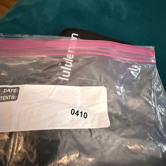 Lululemon Everywhere Belt Bag Crossbody‎ Nylon Black Adjustable Strap - Picture 15 of 15